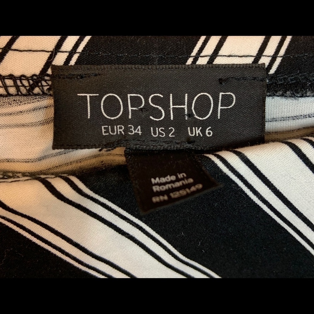 𝅺topshop asymmetrical Black and White top - Picture 6 of 7